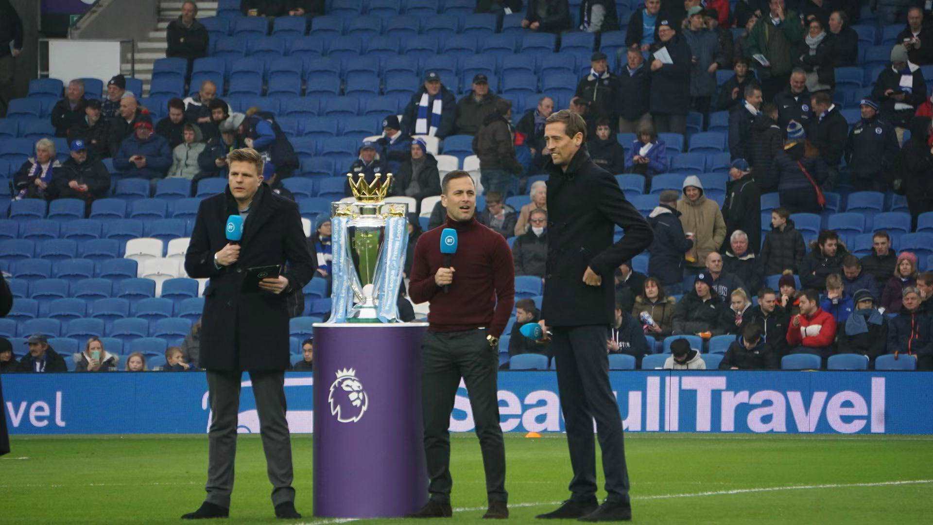 通过他的个 通过他的个